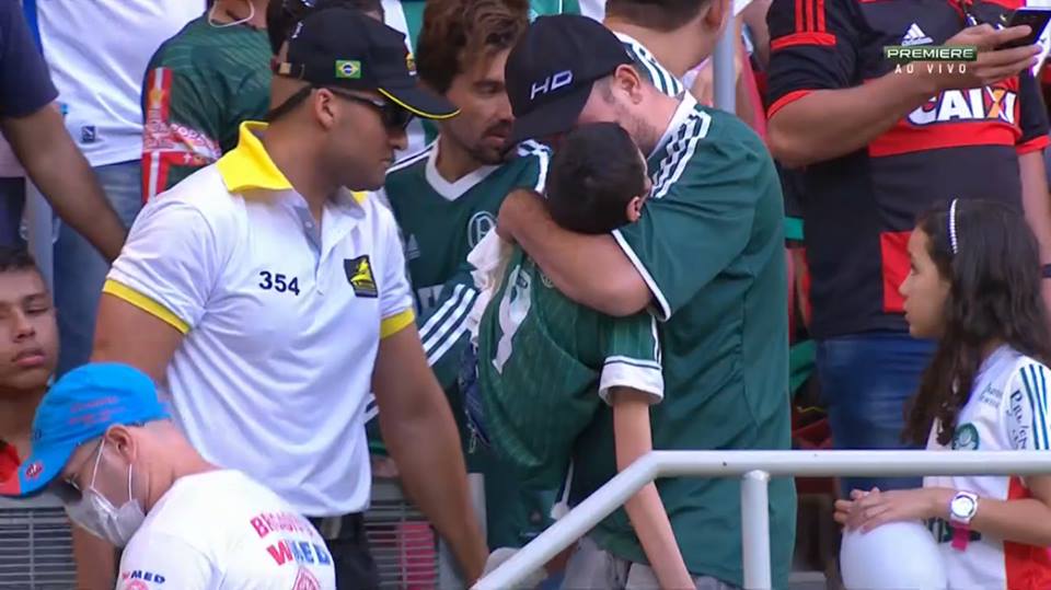 pai-carregando-filho-mane-garrincha1