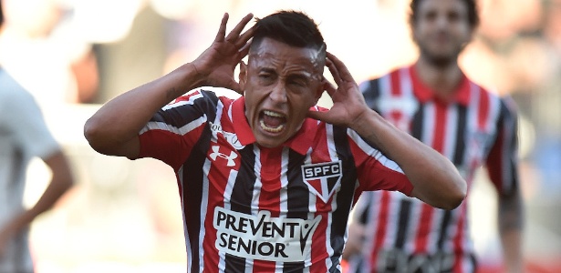 cueva-comemora-gol-do-sao-paulo-contra-o-corinthians-1468784260587_615x300