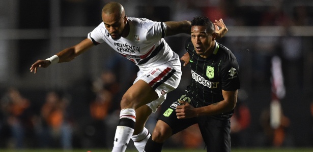 wesley-disputa-bola-durante-o-primeiro-tempo-da-partida-entre-sao-paulo-e-atletico-nacional-pelas-semis-da-libertadores-1467856114066_615x300