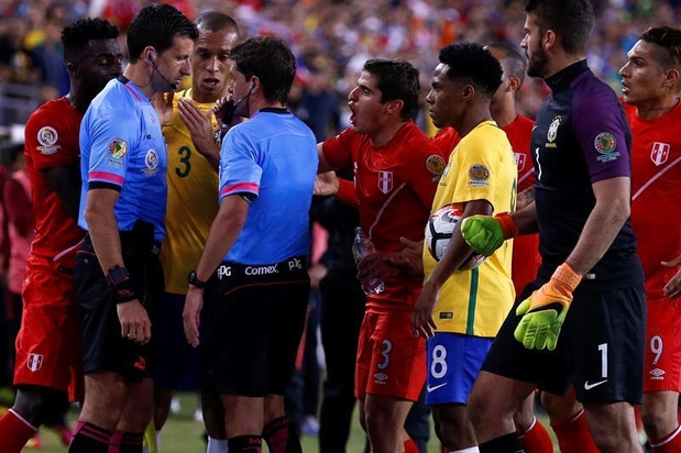1972743944-arbitro-brasil-x-peru-agencia-efe