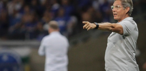 oswaldo-de-oliveira-comanda-o-corinthians-contra-o-cruzeiro-no-mineirao-1476926721571_615x300