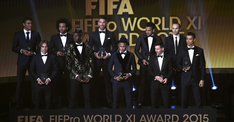 selecao-do-ano-da-fifa-foi-premiada-durante-a-cerimonia-da-bola-de-ouro-1452535453881_956x500