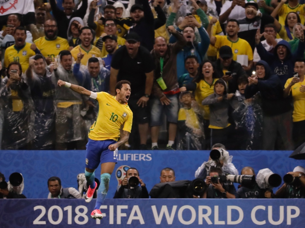 neymar-marca-e-brasil-no-duelo-contra-o-paraguai-em-itaquera-1490754927629_1024x768