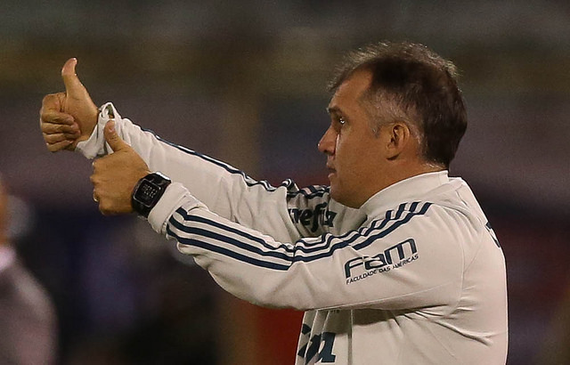 Palmeiras em transe, Eduardo Baptista se equilibra no fio da&nbsp;navalha