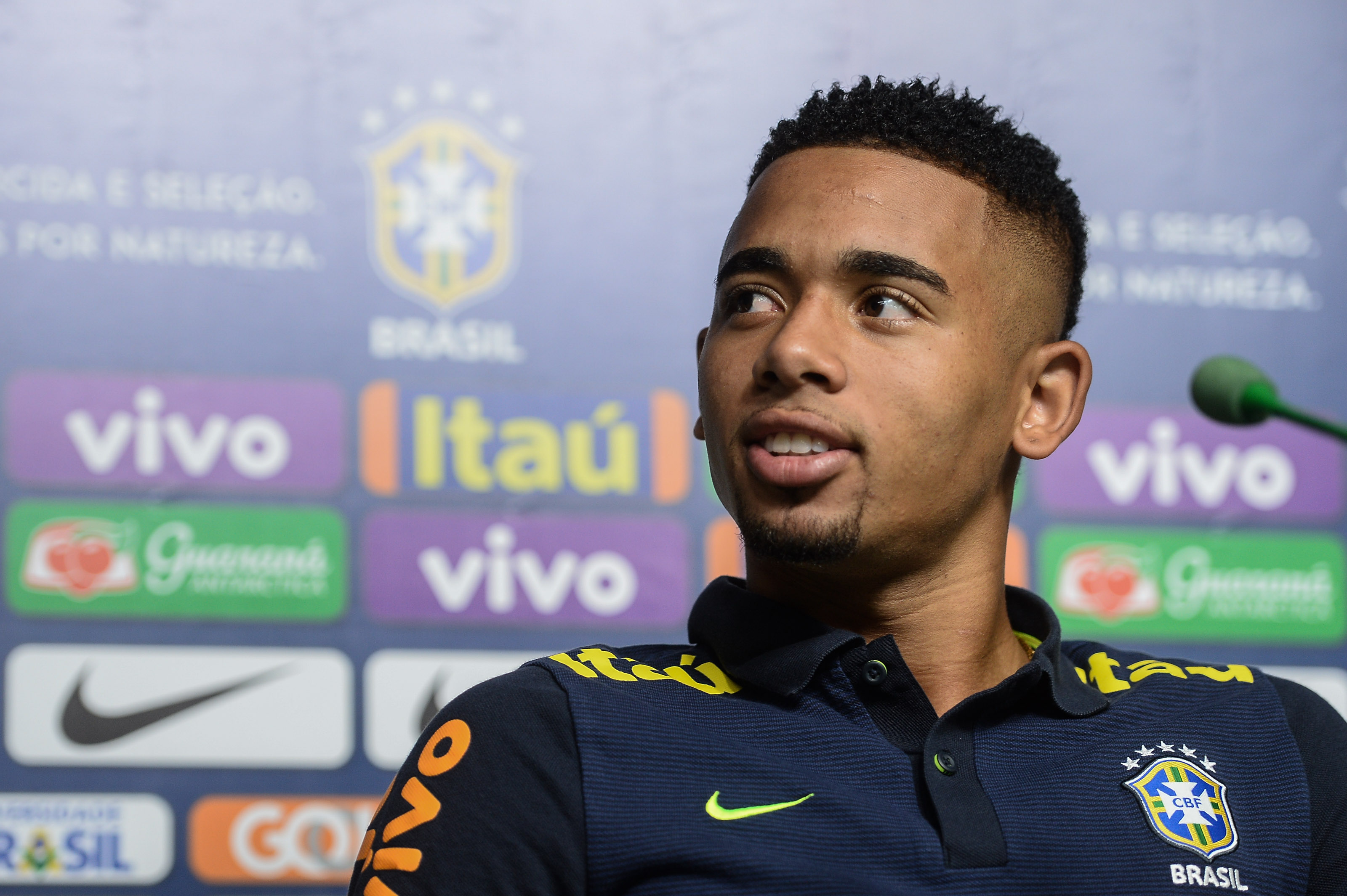 Gabriel Jesus com a Seleção na casa do Palmeiras