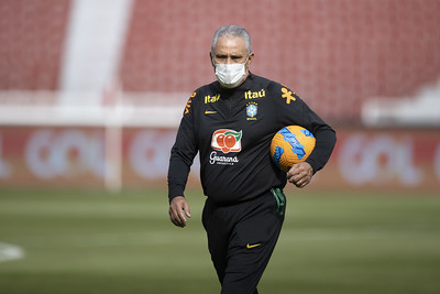 Torcedor brasileiro rejeita técnico estrangeiro na Seleção, CBF está&nbsp;amarrada