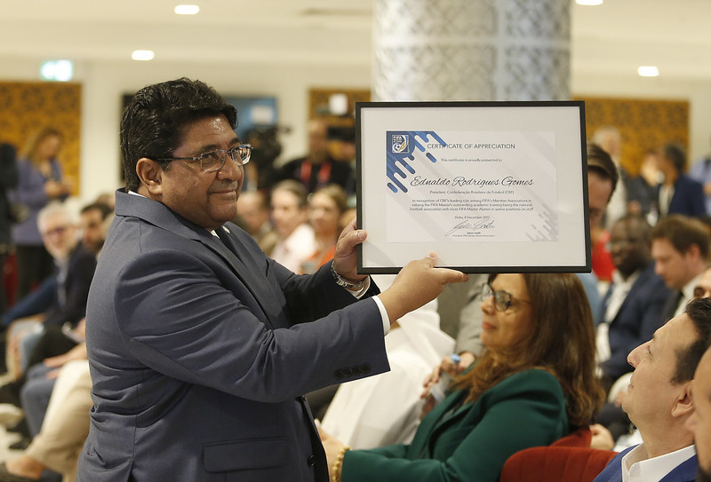 Presidente da CBF, homenageado pela Fifa, promete transparência e luta contra&nbsp;racismo