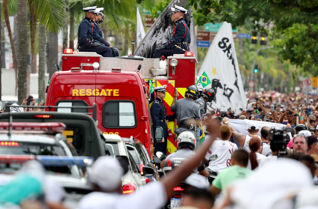 Pelé é sepultado sem presença de ex-jogadores campeões mundiais nas Copas 94 e&nbsp;2002