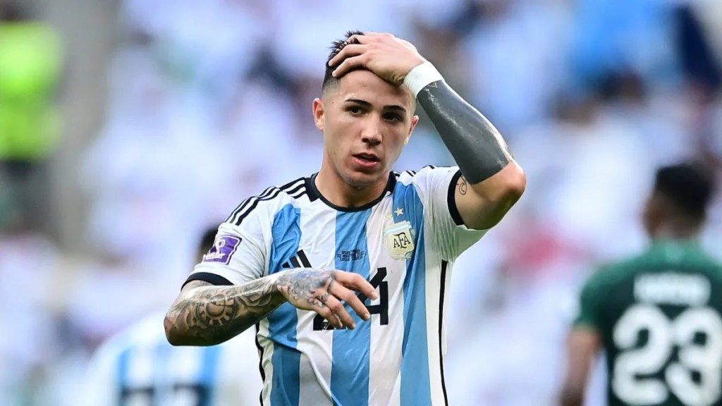 Enzo Fernandez, Textor e Cacá: Pedidos de Desculpas e o Mundo à Parte do&nbsp;Futebol