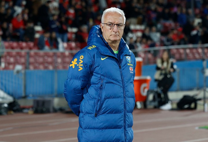 Brasil vence Chile, apesar de Dorival Junior