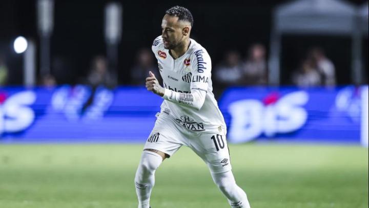 Neymar volta fora de forma e pode paciência