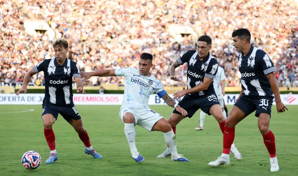 Monterrey 1 a 1 Inter Milão – Lautaro cercado de mexicanos