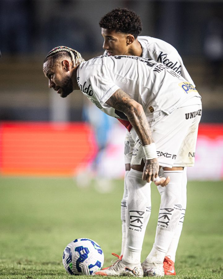 Neymar e Robinho Jr juntos no jogo contra Flamengo